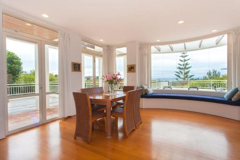 Photo of property in 34 King Richard Place, Browns Bay, Auckland, 0630