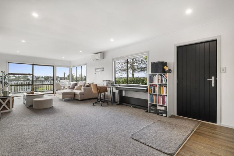 Photo of property in 5 Holiday Road, Stanmore Bay, Whangaparaoa, 0932