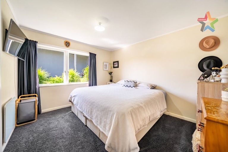 Photo of property in 27 Foster Crescent, Belmont, Lower Hutt, 5010