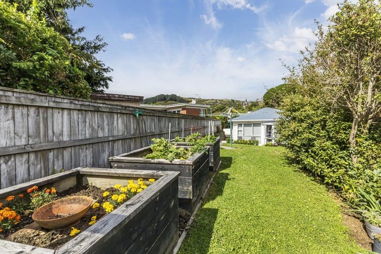 Photo of property in 13 Kowhai Street, Tawa, Wellington, 5028