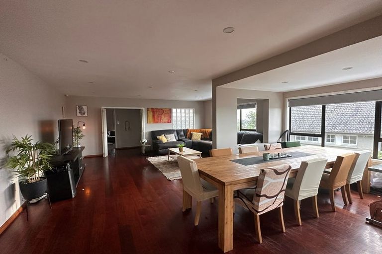 Photo of property in 9 Gwenand Place, Botany Downs, Auckland, 2010