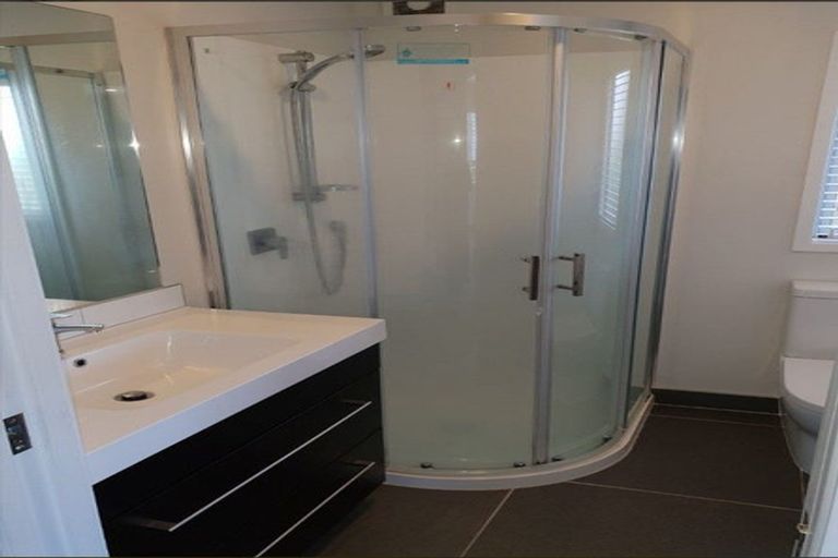 Photo of property in 25c View Road, Henderson, Auckland, 0612