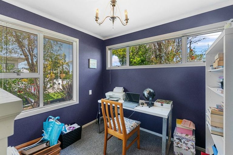 Photo of property in 98 Tiroroa Avenue, Te Atatu South, Auckland, 0610