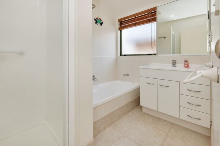 Photo of property in 4 Ash Street, Maungaturoto, 0520