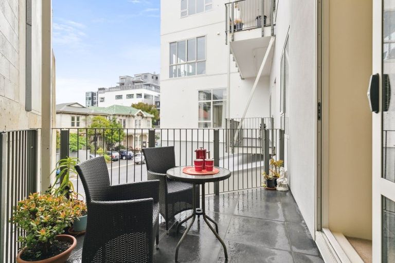 Photo of property in Stadium Garden Flats, 101/107 Thorndon Quay, Pipitea, Wellington, 6011