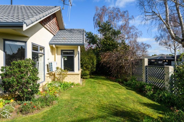 Photo of property in 14 Winston Avenue, Hokowhitu, Palmerston North, 4410