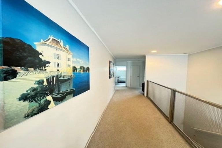 Photo of property in 1 Olwyn Place, Greenhithe, Auckland, 0632