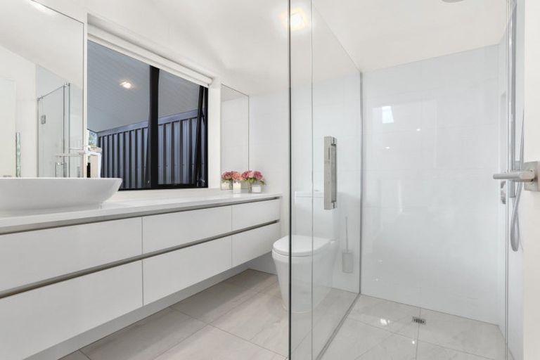 Photo of property in 25 Waimana Avenue, Northcote Point, Auckland, 0627