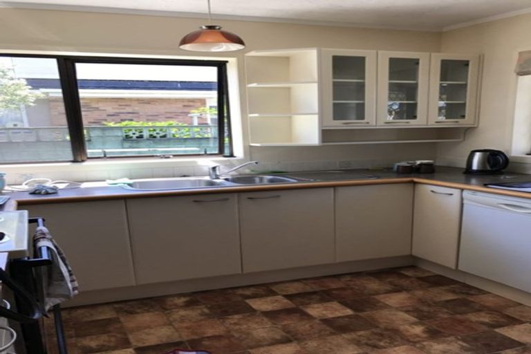 Photo of property in 2/127 Bucklands Beach Road, Bucklands Beach, Auckland, 2012