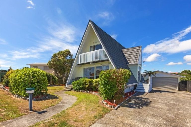 Photo of property in 9 Toporoa View, Ascot Park, Porirua, 5024