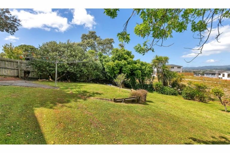 Photo of property in 4 Chamberlain Road, Massey, Auckland, 0614