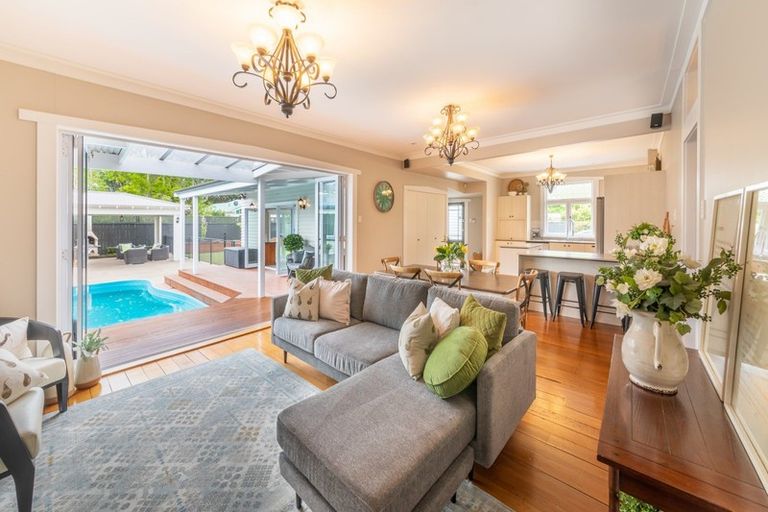 Photo of property in 16 Selwyn Crescent, College Estate, Whanganui, 4500