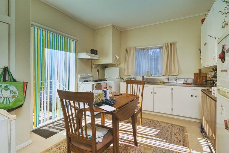 Photo of property in 22 Coote Road, Bluff Hill, Napier, 4110