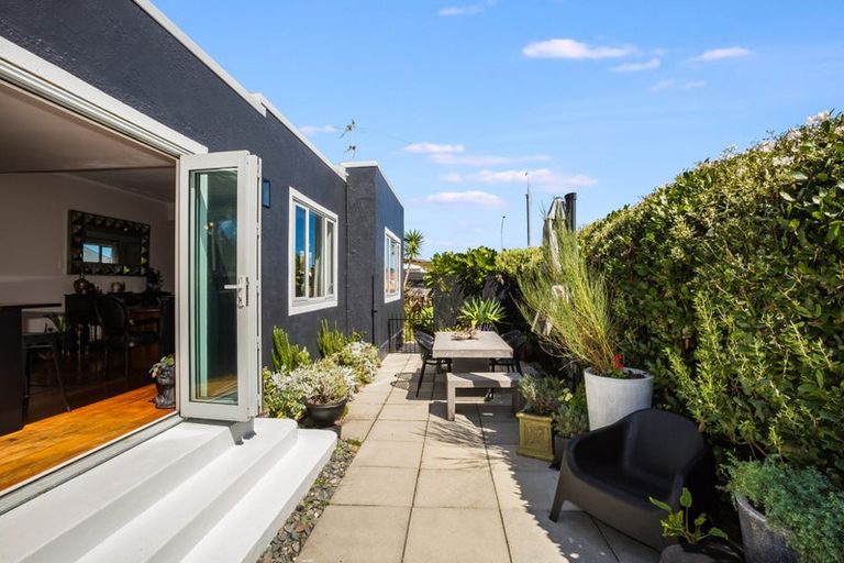 Photo of property in 138 Mana Esplanade, Paremata, Porirua, 5026