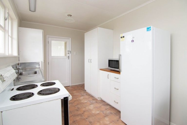 Photo of property in 18 Montrose Place, Takaro, Palmerston North, 4412