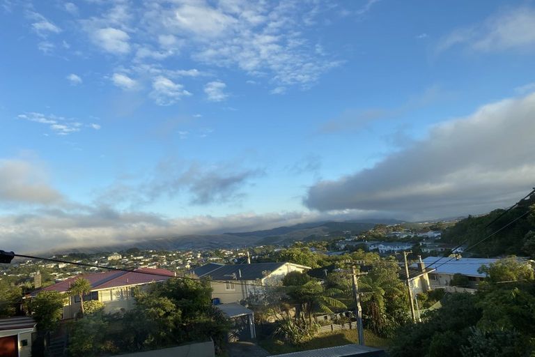 Photo of property in 7 Link Road, Newlands, Wellington, 6037