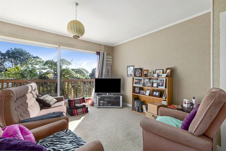 Photo of property in 399 Wairau Road, Totara Vale, Auckland, 0629