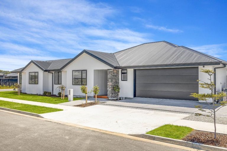 Photo of property in 21 Woodford Avenue, Woodend, 7610