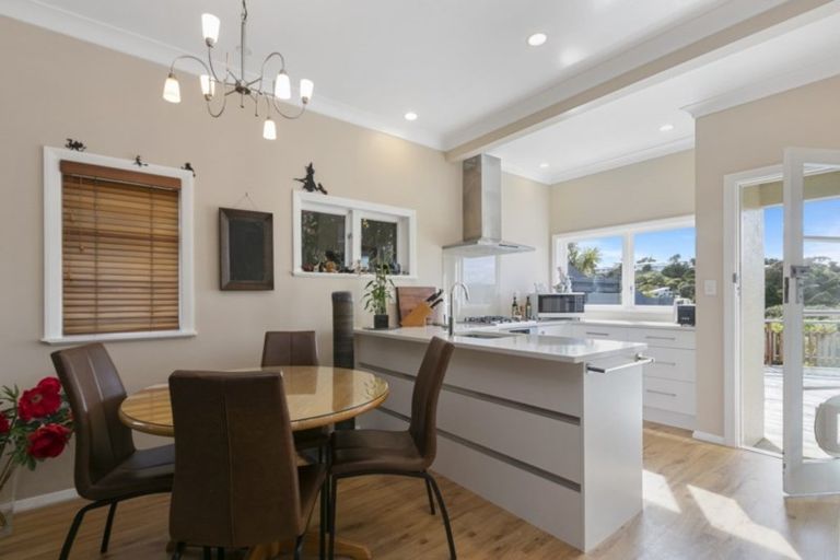 Photo of property in 132 Miromiro Road, Normandale, Lower Hutt, 5010