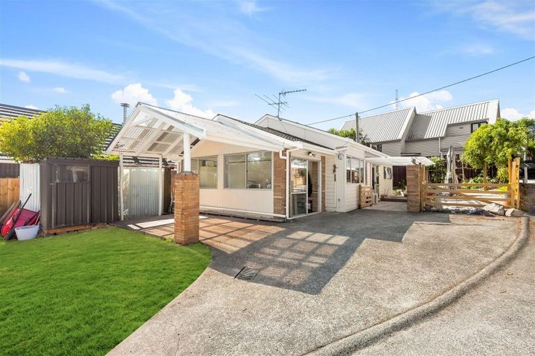Photo of property in 347a Triangle Road, Massey, Auckland, 0614