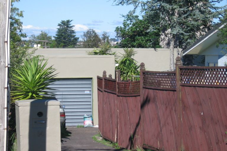 Photo of property in 1/14 Hinekohu Street, New Lynn, Auckland, 0600