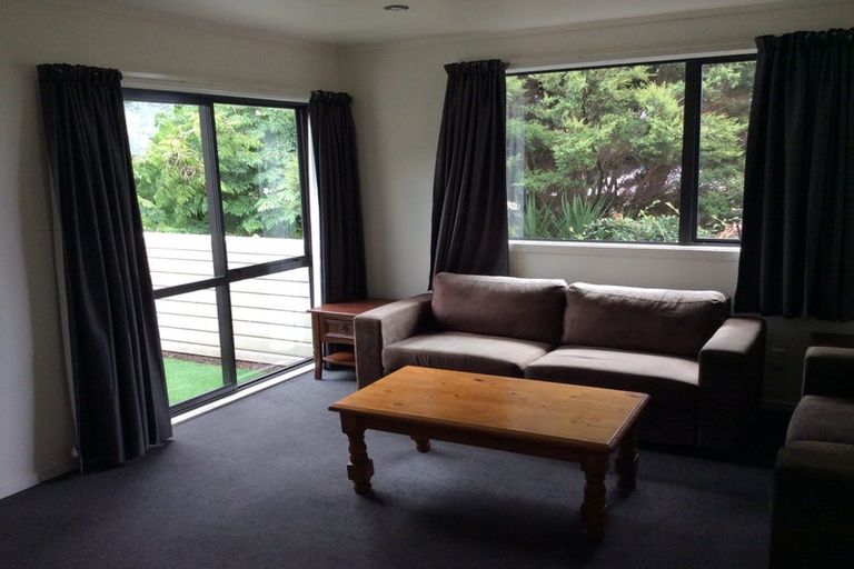 Photo of property in 8c Schnapper Rock Road, Schnapper Rock, Auckland, 0632