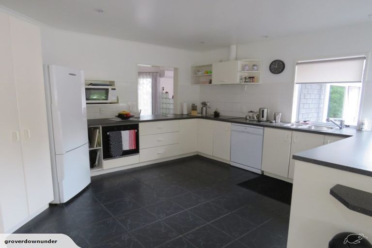 Photo of property in 327 Kaipara Road, Papakura, 2582