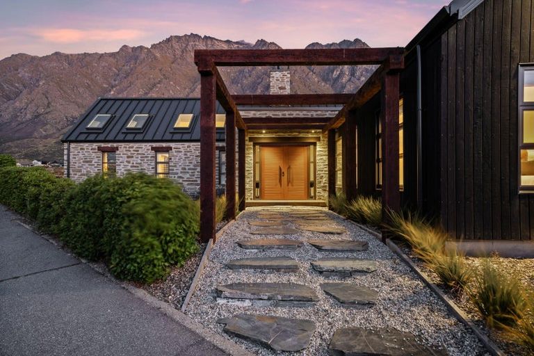 Photo of property in 40 Cunninghams Drive, Jacks Point, Queenstown, 9371