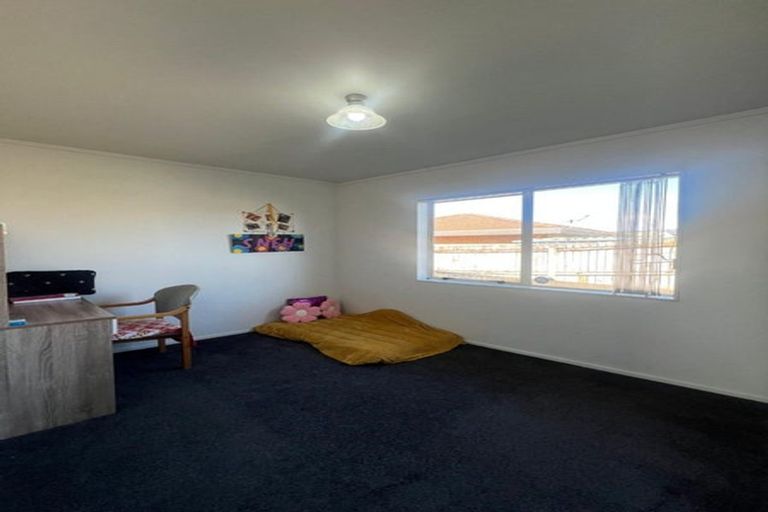 Photo of property in 1/3 Eulogy Place, Randwick Park, Auckland, 2105