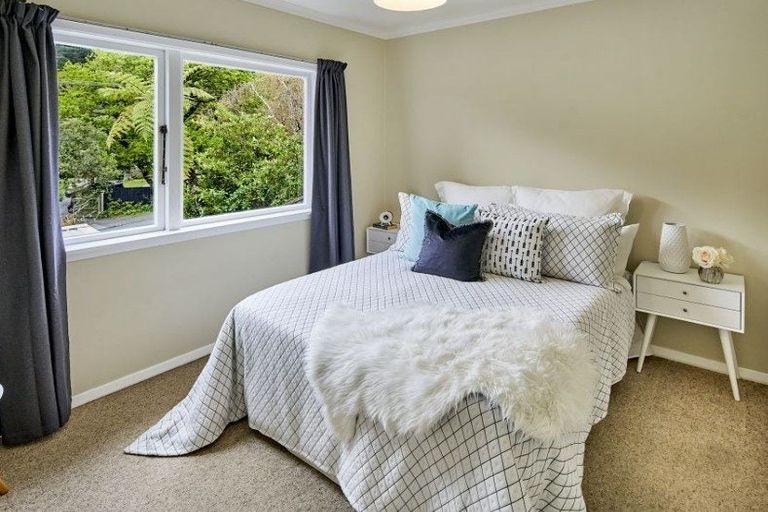 Photo of property in 24 Elmslie Road, Pinehaven, Upper Hutt, 5019