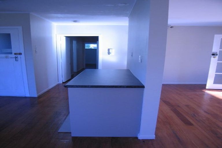 Photo of property in 9 Beazley Place, Glendene, Auckland, 0602