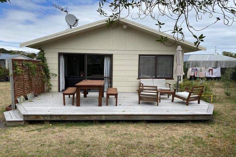 Photo of property in 89 Queens Road, Waikanae Beach, Waikanae, 5036