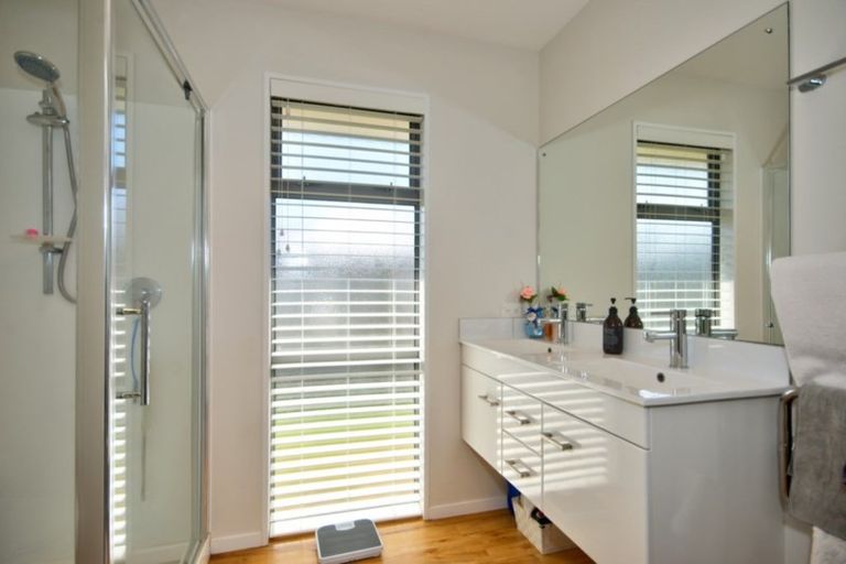 Photo of property in 1 Cone Peak Close, Lake Hayes, Queenstown, 9304