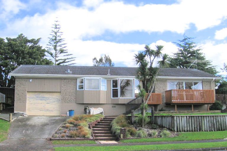 Photo of property in 1 Mirrabooka Avenue, Botany Downs, Auckland, 2010