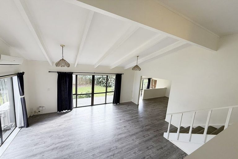 Photo of property in 9 Cambric Place, Botany Downs, Auckland, 2010