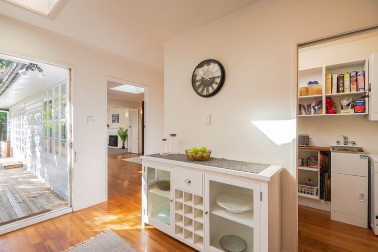 Photo of property in 11 Goddard Grove, Churton Park, Wellington, 6037