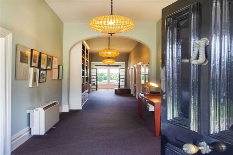 Photo of property in 42 Holly Road, St Albans, Christchurch, 8014