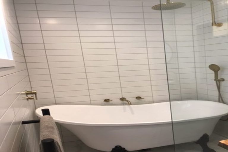 Photo of property in 2/9 Gazelle Avenue, Beach Haven, Auckland, 0626