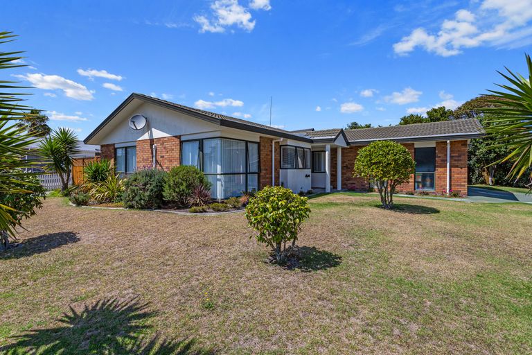 Photo of property in 1 The Glebe, Coastlands, Whakatane, 3120