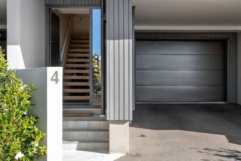 Photo of property in 1/18 Oriental Terrace, Oriental Bay, Wellington, 6011