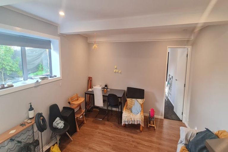 Photo of property in 1/4 James Scott Place, Te Atatu South, Auckland, 0602