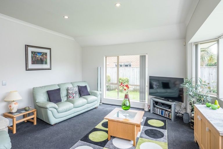 Photo of property in 19 Matuku Place, Paraparaumu Beach, Paraparaumu, 5032
