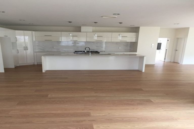 Photo of property in 60 Harrowglen Drive, Northcross, Auckland, 0630