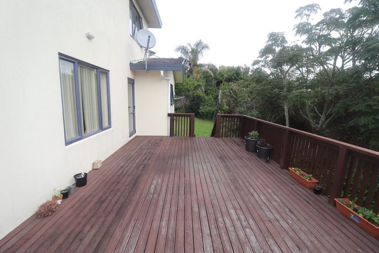 Photo of property in 16 Crimson Park, Oteha, Auckland, 0632