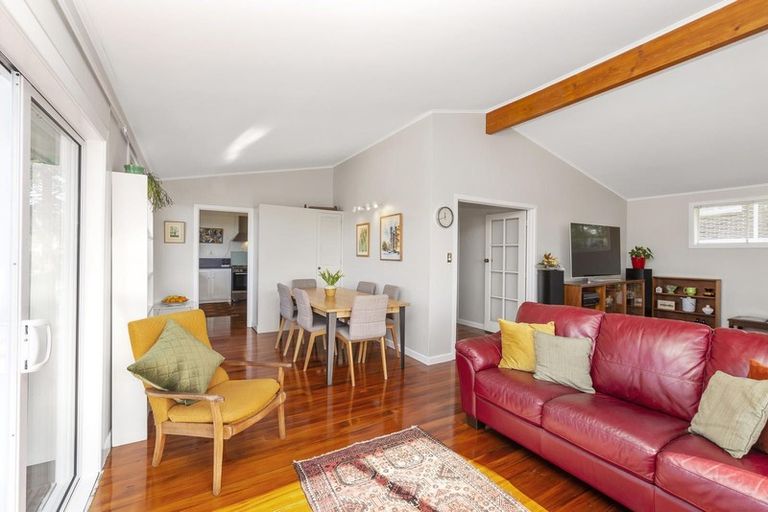 Photo of property in 2 Merchant Avenue, Te Atatu South, Auckland, 0610