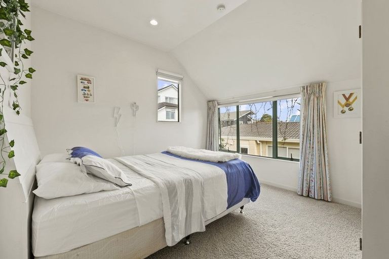 Photo of property in 2/47 Rangitoto Terrace, Milford, Auckland, 0620