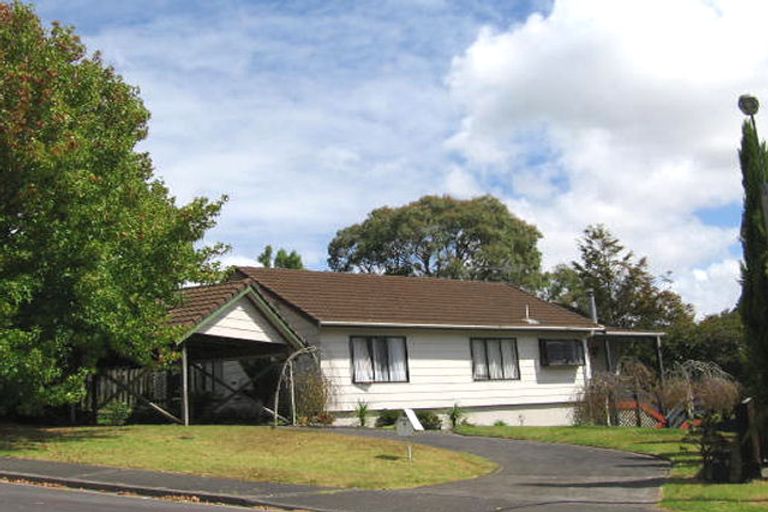 Photo of property in 4 Glendawn Place, Bayview, Auckland, 0629