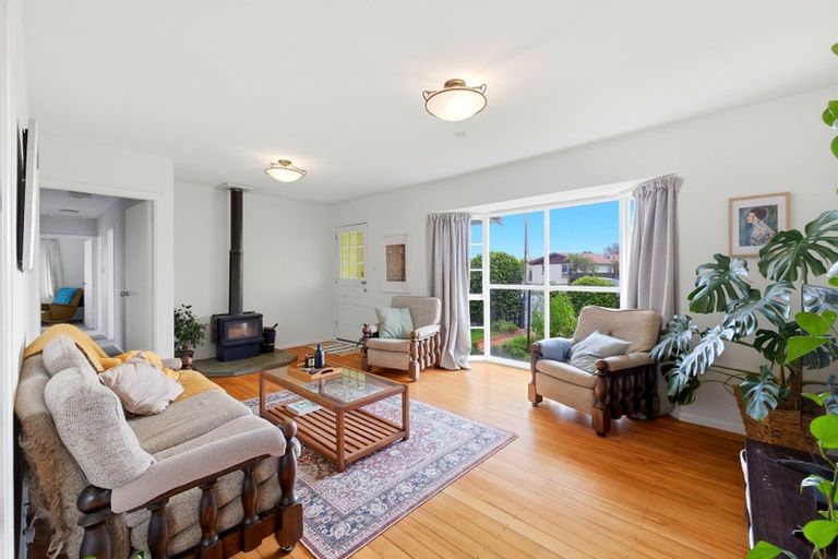 Photo of property in 3 Cowper Place, Avondale, Christchurch, 8061