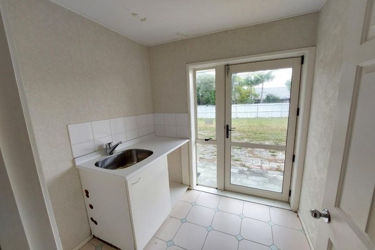 Photo of property in 11 Santa Ana Drive, Shamrock Park, Auckland, 2016