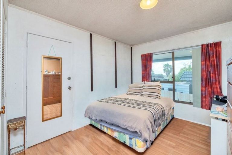 Photo of property in 2/35 Moore Street, Hillcrest, Auckland, 0627